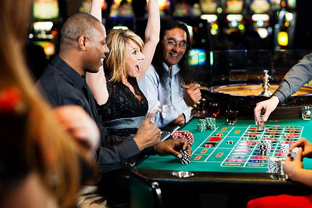 Starburst slot game interface showing five reels with gem symbols and wild feature